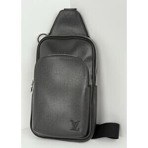 Louis Vuitton Avenue Sling Bag Taiga Leather Noir